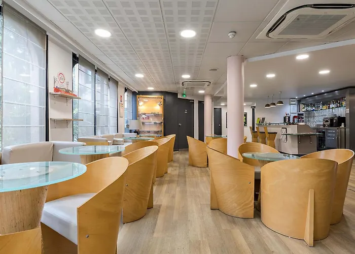 Centre Rive Gauche מלון 3*