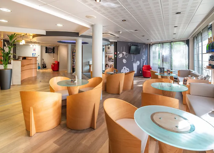 Centre Rive Gauche מלון 3*