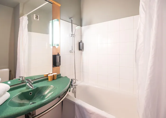 Centre Rive Gauche מלון 3*